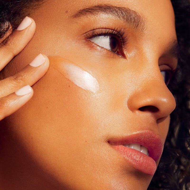 Amazon.com: Clé de Peau Beauté, UV Protective Cream : Luxury