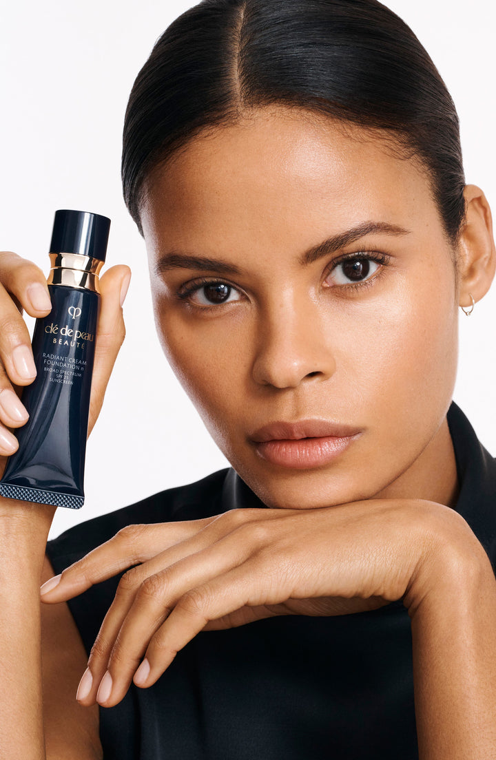Clé de Peau Beauté Radiant Cream Foundation SPF 25