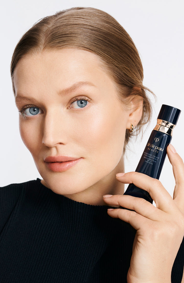 Clé de Peau Beauté Radiant Cream Foundation SPF 25