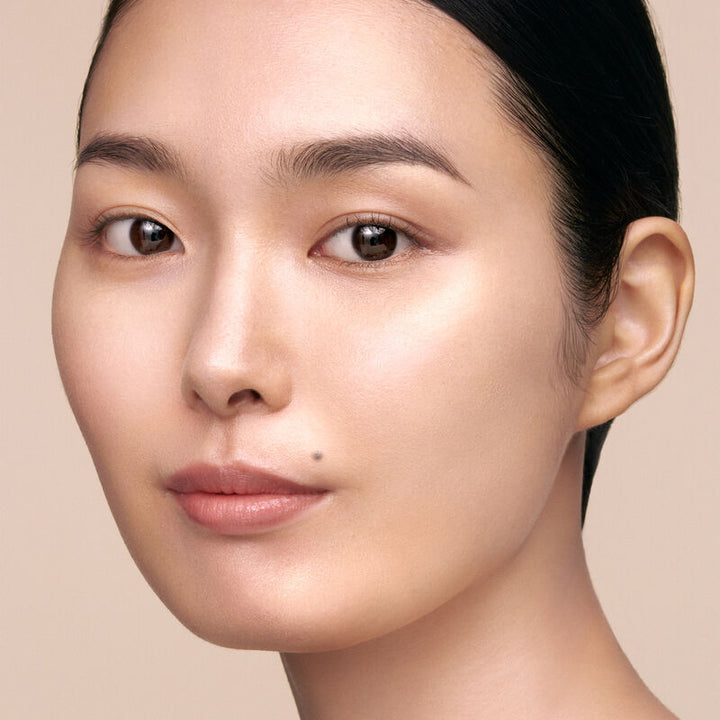 Clé de Peau Beauté Radiant Cushion Foundation Dewy