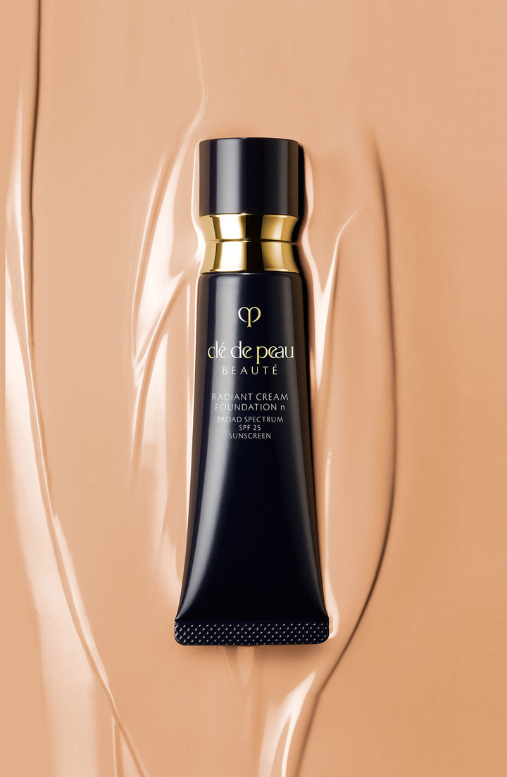 Clé de Peau Beauté Radiant Cream Foundation SPF 25